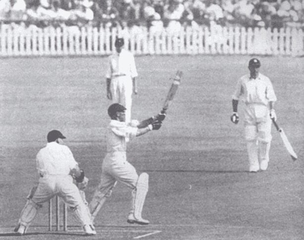 Eddie Paynter (England) Eddie Paynter (England)