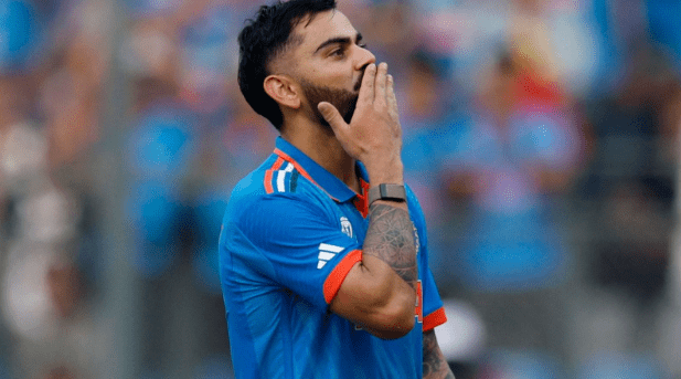  Virat Kohli Uses the Whoop Fitness Band