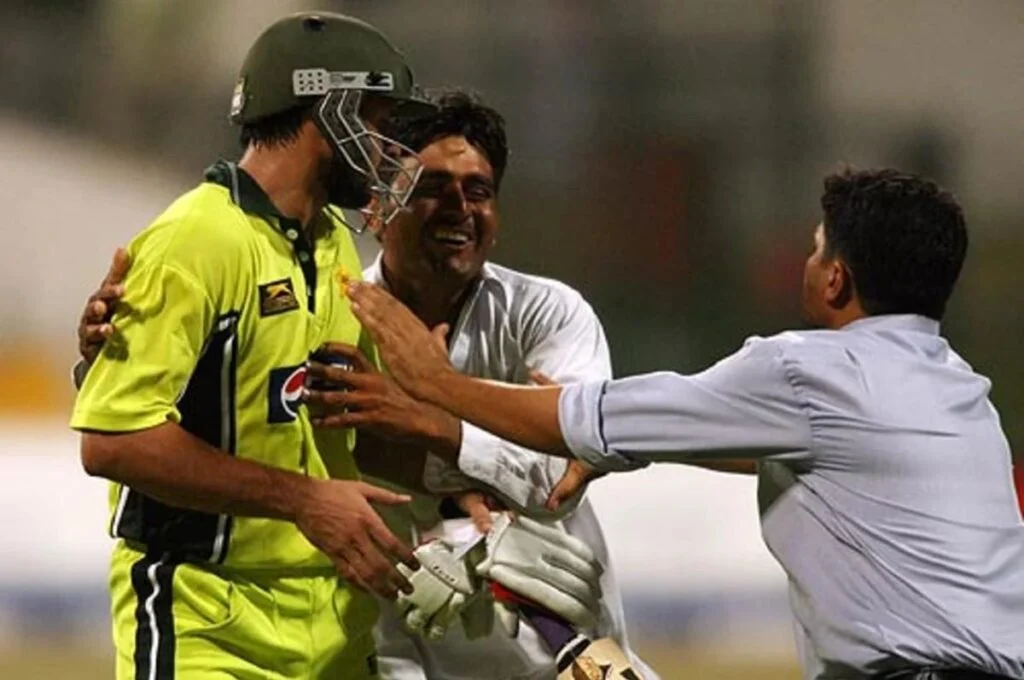 Shahid Afridi (32) vs Malinga Bandara Shahid Afridi (32) vs Malinga Bandara