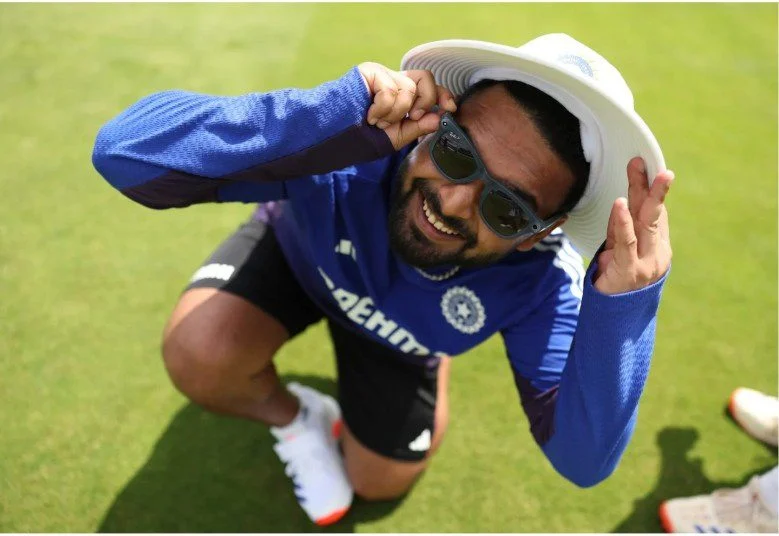 Rishabh Pant in Delhi Capitals jersey