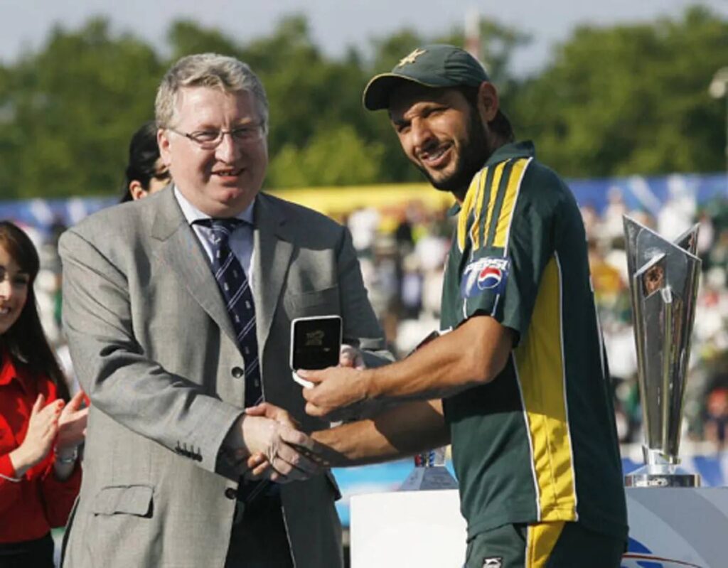 Shahid Afridi (Pakistan) Shahid Afridi (Pakistan)