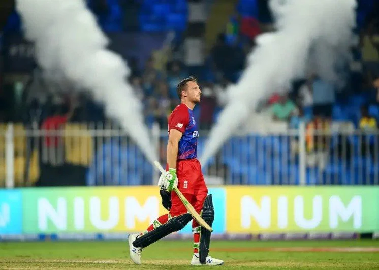 Jos Buttler (101*) Jos Buttler (101*)