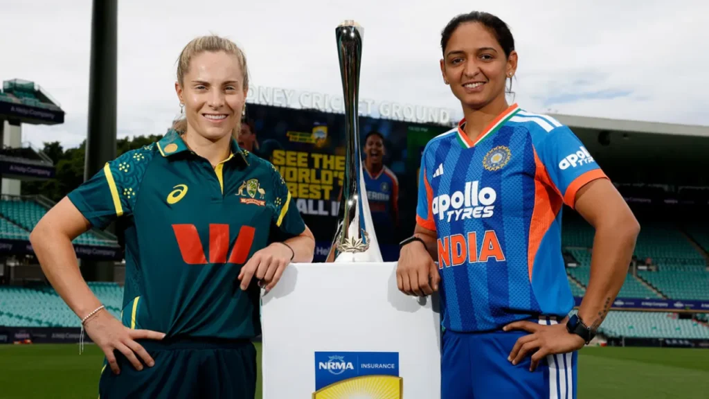 Sophie Molineux and Harmanpreet Kaur with the series trophy Sophie Molineux and Harmanpreet Kaur with the series trophy